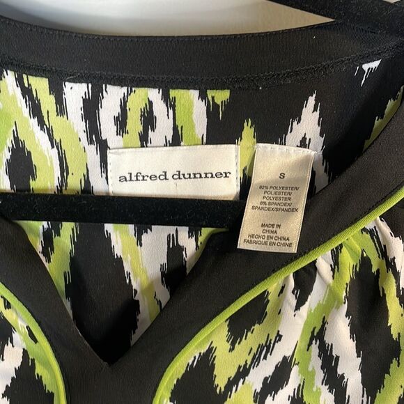 Lime Green and Black Patterned Short Sleeve Blouse - Picture 3 of 13